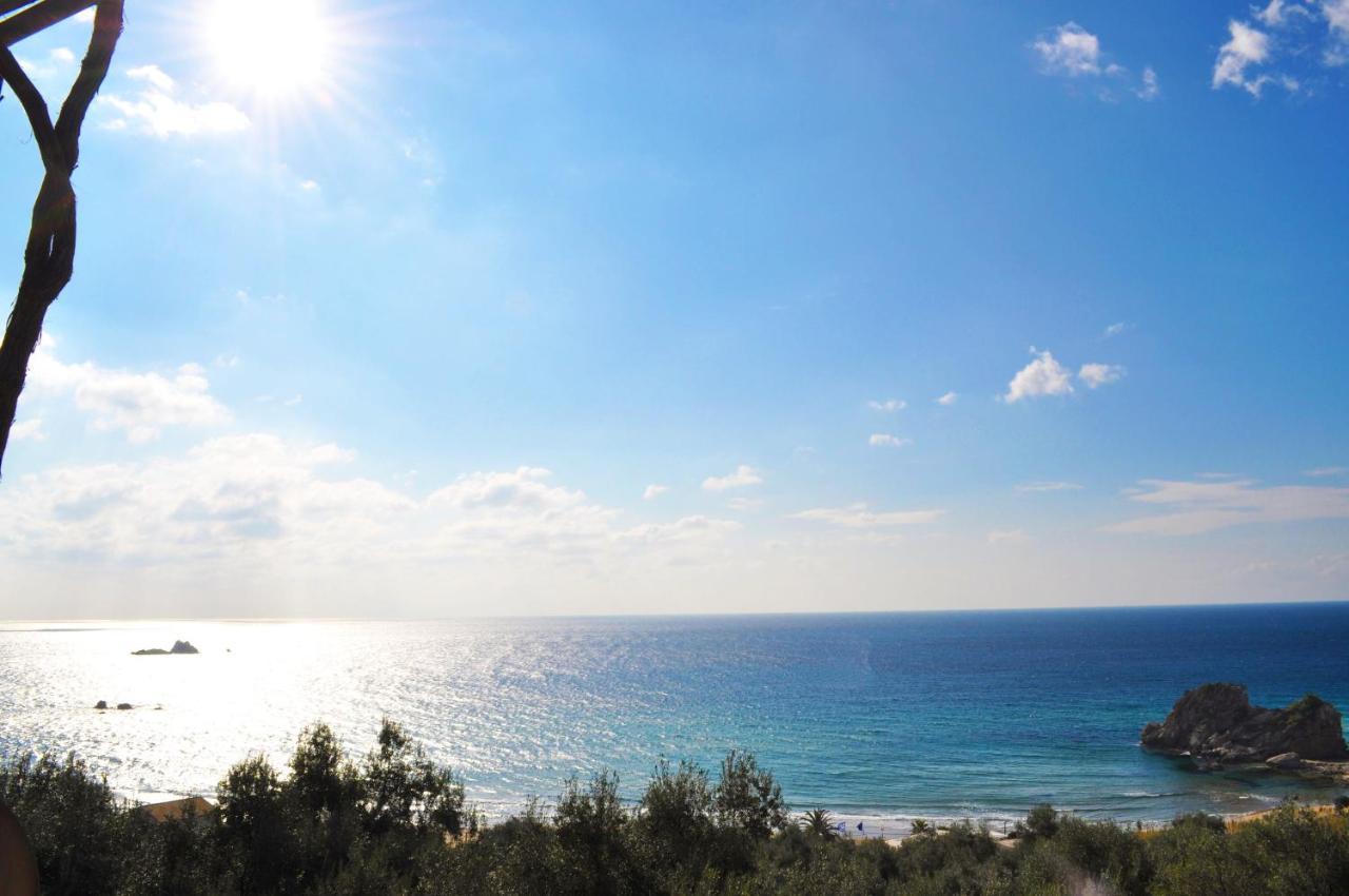 Luxury Loft Apartment With Pool - Pelekas Beach, Corfu Eksteriør billede